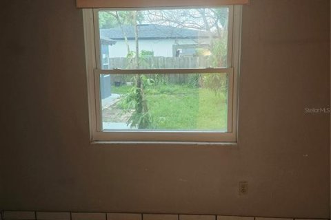 House in Orlando, Florida 4 bedrooms, 179.77 sq.m. № 2302968 - photo 22