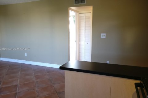 Copropriété à louer à North Bay Village, Floride: 1 chambre, 57.6 m2 № 1995356 - photo 5