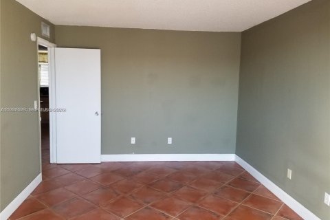 Copropriété à louer à North Bay Village, Floride: 1 chambre, 57.6 m2 № 1995356 - photo 8