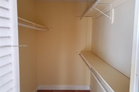 Copropriété à louer à North Bay Village, Floride: 1 chambre, 57.6 m2 № 1995356 - photo 17