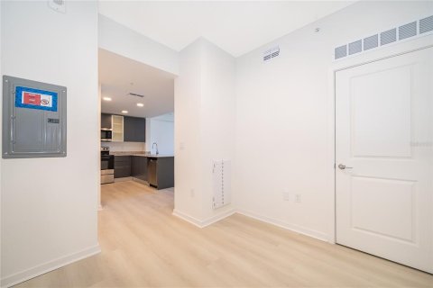 Condo in Orlando, Florida, 1 bedroom  № 2112102 - photo 14