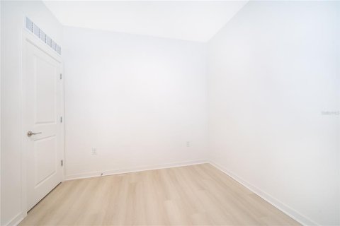 Condo in Orlando, Florida, 1 bedroom  № 2112102 - photo 13