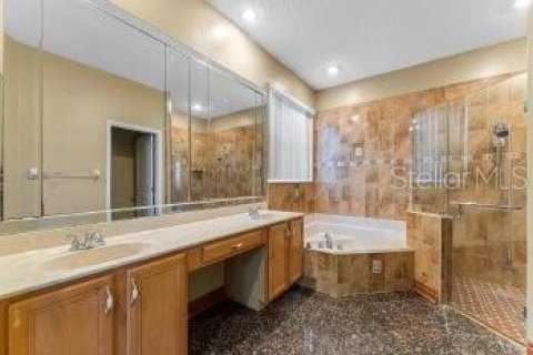House in Orlando, Florida 4 bedrooms, 195.19 sq.m. № 1903346 - photo 15