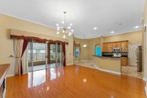 House in Orlando, Florida 4 bedrooms, 195.19 sq.m. № 1903346 - photo 9