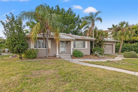 House in Saint Petersburg, Florida 2 bedrooms, 104.05 sq.m. № 1793052 - photo 2
