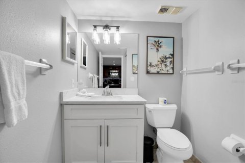 Condo in Saint Pete Beach, Florida, 3 bedrooms  № 2144056 - photo 30