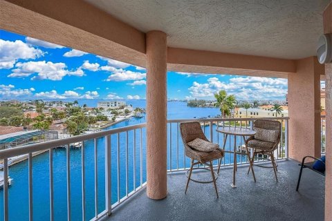 Condo in Saint Pete Beach, Florida, 3 bedrooms  № 2144056 - photo 2