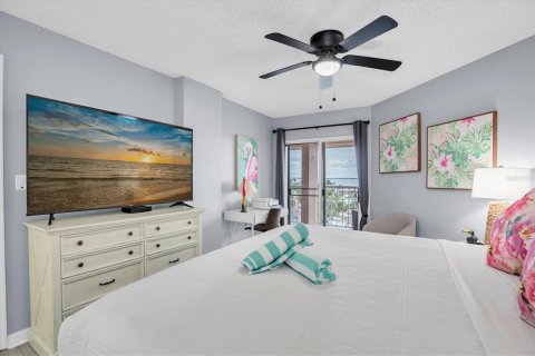 Condo in Saint Pete Beach, Florida, 3 bedrooms  № 2144056 - photo 20