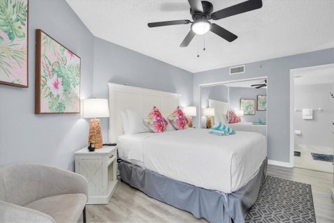Condo in Saint Pete Beach, Florida, 3 bedrooms  № 2144056 - photo 21