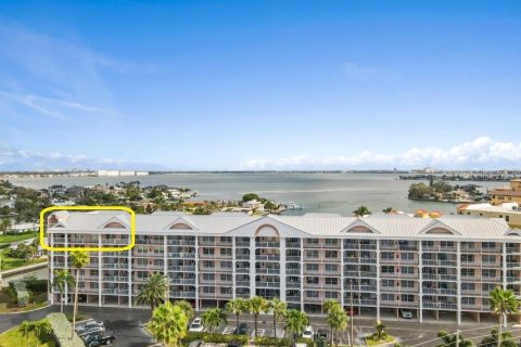 Condo in Saint Pete Beach, Florida, 3 bedrooms № 2144056