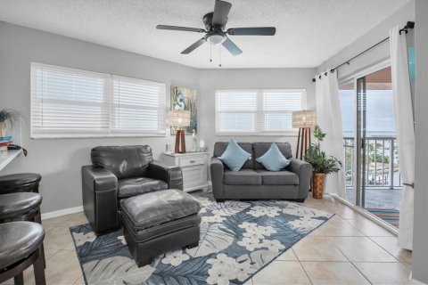 Condo in Saint Pete Beach, Florida, 3 bedrooms  № 2144056 - photo 11