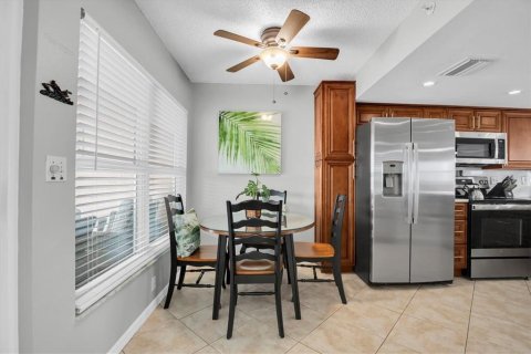 Condo in Saint Pete Beach, Florida, 3 bedrooms  № 2144056 - photo 18