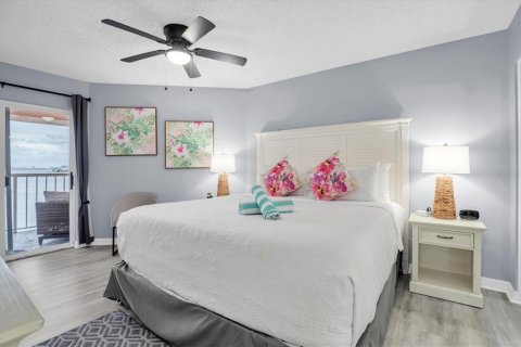 Condo in Saint Pete Beach, Florida, 3 bedrooms  № 2144056 - photo 19