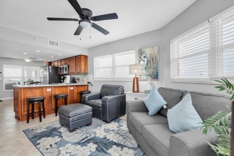 Condo in Saint Pete Beach, Florida, 3 bedrooms  № 2144056 - photo 12