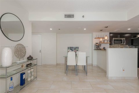 Купить кондоминиум в Майами, Флорида 2 спальни, 91.51м2, № 1948213 - фото 10