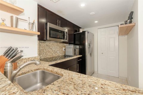 Купить кондоминиум в Майами, Флорида 2 спальни, 91.51м2, № 1948213 - фото 12