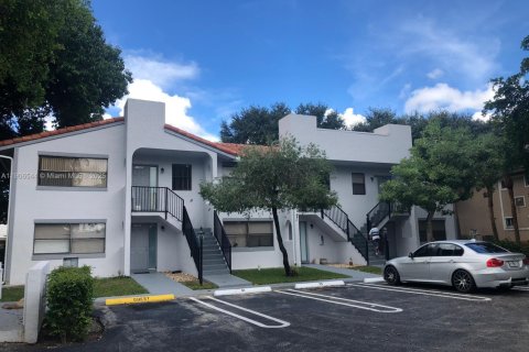 Copropriété à louer à Coral Springs, Floride: 2 chambres, 85.47 m2 № 1957098 - photo 1