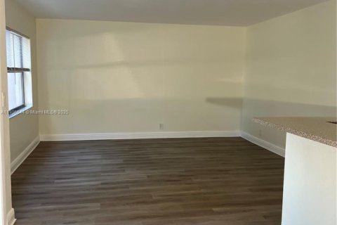 Copropriété à louer à Coral Springs, Floride: 2 chambres, 85.47 m2 № 1957098 - photo 4