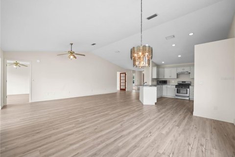 House in Lakeland, Florida 3 bedrooms, 152.08 sq.m. № 1914826 - photo 4