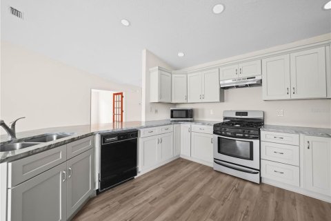 House in Lakeland, Florida 3 bedrooms, 152.08 sq.m. № 1914826 - photo 6