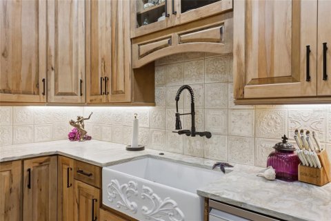 Villa ou maison à vendre à Cape Coral, Floride: 5 chambres, 430.6 m2 № 2308815 - photo 17