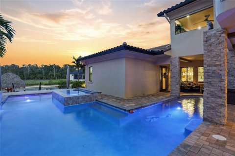 Villa ou maison à vendre à Cape Coral, Floride: 5 chambres, 430.6 m2 № 2308815 - photo 8
