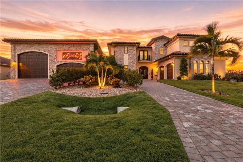 Villa ou maison à vendre à Cape Coral, Floride: 5 chambres, 430.6 m2 № 2308815 - photo 2