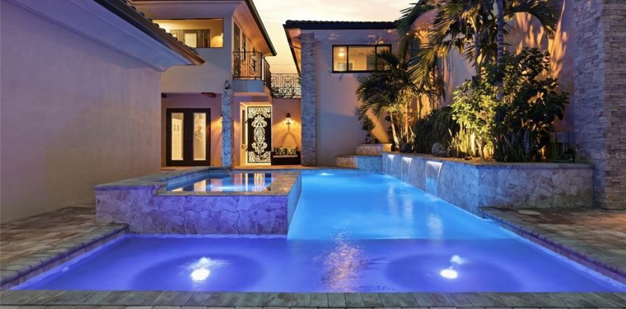 Villa ou maison à Cape Coral, Floride 5 chambres, 430.6 m2 № 2308815