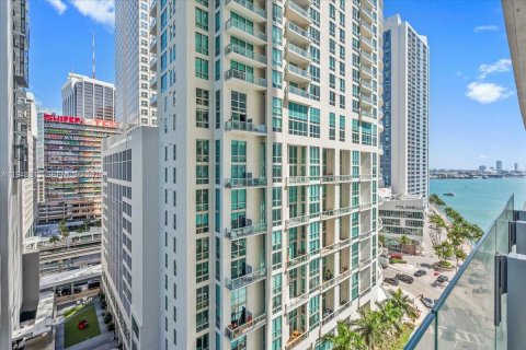 Condo in Miami, Florida, 1 bedroom  № 2000603 - photo 2