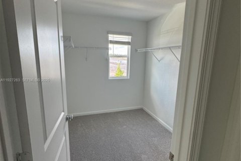 Casa en alquiler en Port St. Lucie, Florida, 6 dormitorios, 236.9 m2 № 1986224 - foto 10