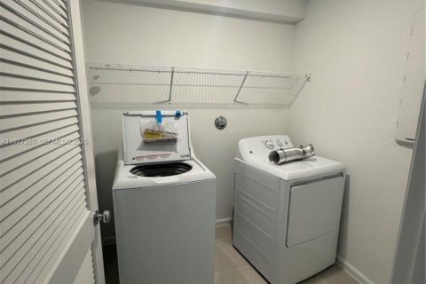 Casa en alquiler en Port St. Lucie, Florida, 6 dormitorios, 236.9 m2 № 1986224 - foto 18