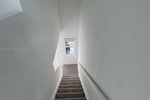 Casa en alquiler en Port St. Lucie, Florida, 6 dormitorios, 236.9 m2 № 1986224 - foto 25