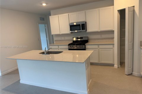 Casa en alquiler en Port St. Lucie, Florida, 6 dormitorios, 236.9 m2 № 1986224 - foto 2