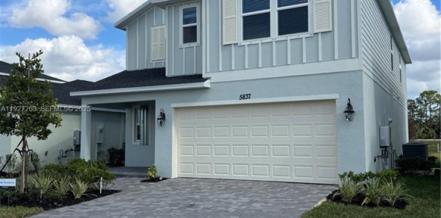 Casa en Port St. Lucie, Florida 6 dormitorios, 236.9 m2 № 1986224