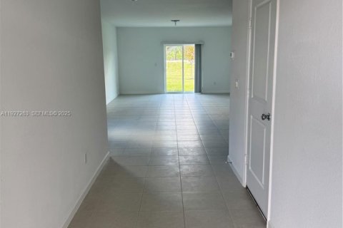 Casa en alquiler en Port St. Lucie, Florida, 6 dormitorios, 236.9 m2 № 1986224 - foto 3