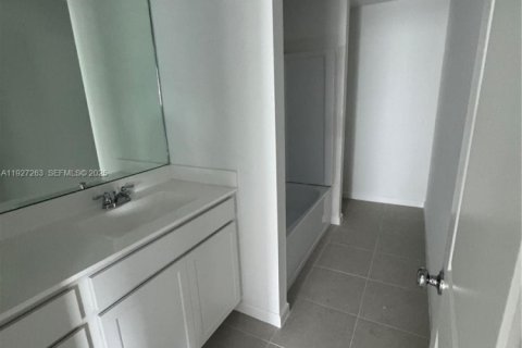 Casa en alquiler en Port St. Lucie, Florida, 6 dormitorios, 236.9 m2 № 1986224 - foto 19