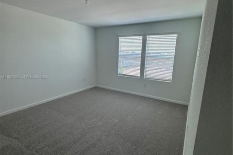 Casa en alquiler en Port St. Lucie, Florida, 6 dormitorios, 236.9 m2 № 1986224 - foto 7