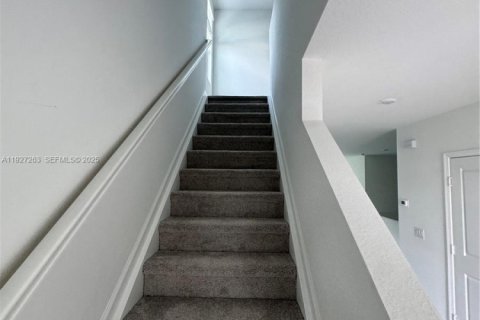 Casa en alquiler en Port St. Lucie, Florida, 6 dormitorios, 236.9 m2 № 1986224 - foto 5