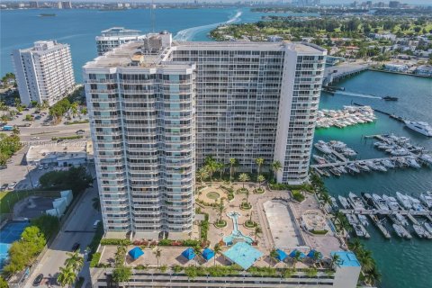Copropriété à louer à North Bay Village, Floride: 1 chambre, 65.5 m2 № 1759103 - photo 12