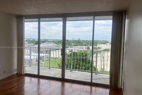 Copropriété à louer à North Bay Village, Floride: 1 chambre, 65.5 m2 № 1759103 - photo 2
