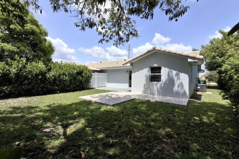 Apartment in Coral Springs, Florida 3 bedrooms, 123.19 sq.m. № 2250977 - photo 12