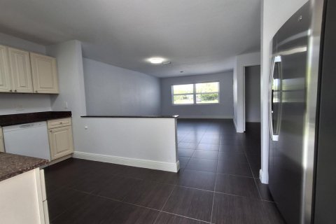Apartment in Coral Springs, Florida 3 bedrooms, 123.19 sq.m. № 2250977 - photo 5