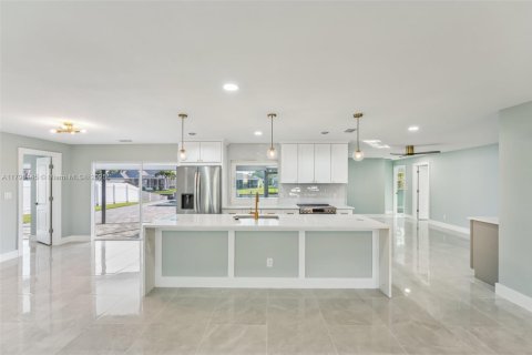 Casa en venta en Cape Coral, Florida, 3 dormitorios, 166.2 m2 № 1862119 - foto 9