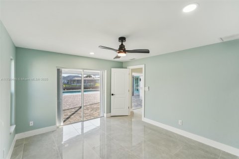 Casa en venta en Cape Coral, Florida, 3 dormitorios, 166.2 m2 № 1862119 - foto 23