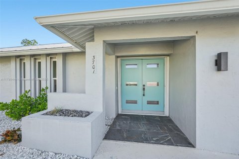 Casa en venta en Cape Coral, Florida, 3 dormitorios, 166.2 m2 № 1862119 - foto 2