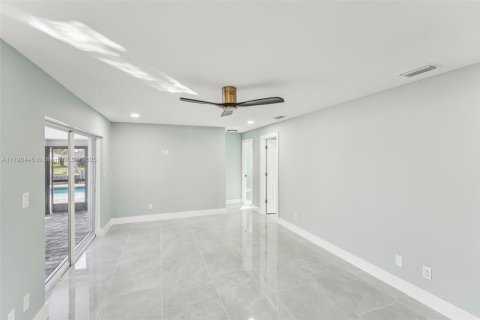 Casa en venta en Cape Coral, Florida, 3 dormitorios, 166.2 m2 № 1862119 - foto 17