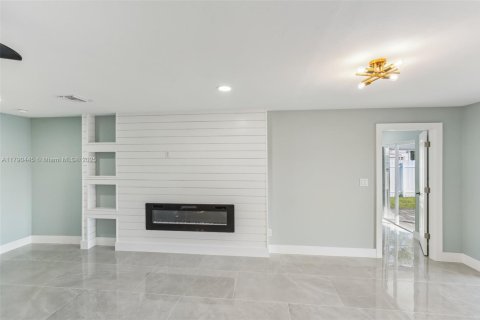Casa en venta en Cape Coral, Florida, 3 dormitorios, 166.2 m2 № 1862119 - foto 5