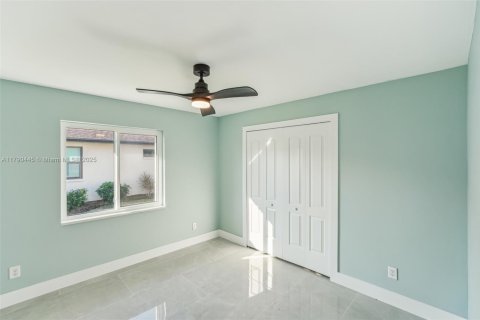 Casa en venta en Cape Coral, Florida, 3 dormitorios, 166.2 m2 № 1862119 - foto 30