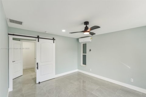 Casa en venta en Cape Coral, Florida, 3 dormitorios, 166.2 m2 № 1862119 - foto 25