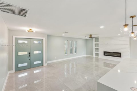 Casa en venta en Cape Coral, Florida, 3 dormitorios, 166.2 m2 № 1862119 - foto 4